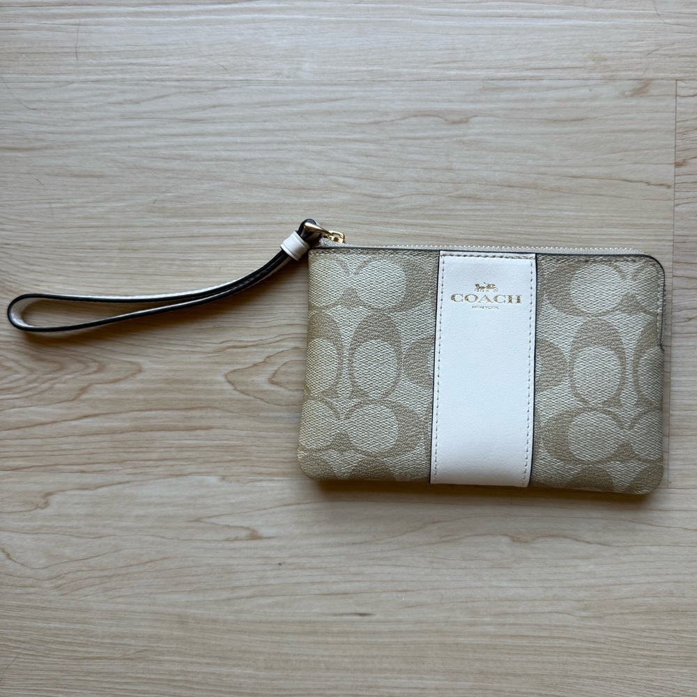 Coach Corner Zip Wristlet in Signature Canvas in Light Khaki/Chalk